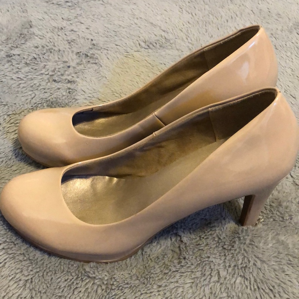 Nude heel